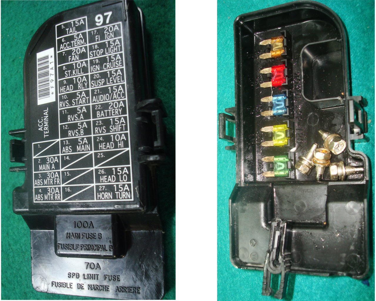 Goldwing GL1800 01 to 05 Fuse Cover loaded with fuses & puller 38252-MCA-003
