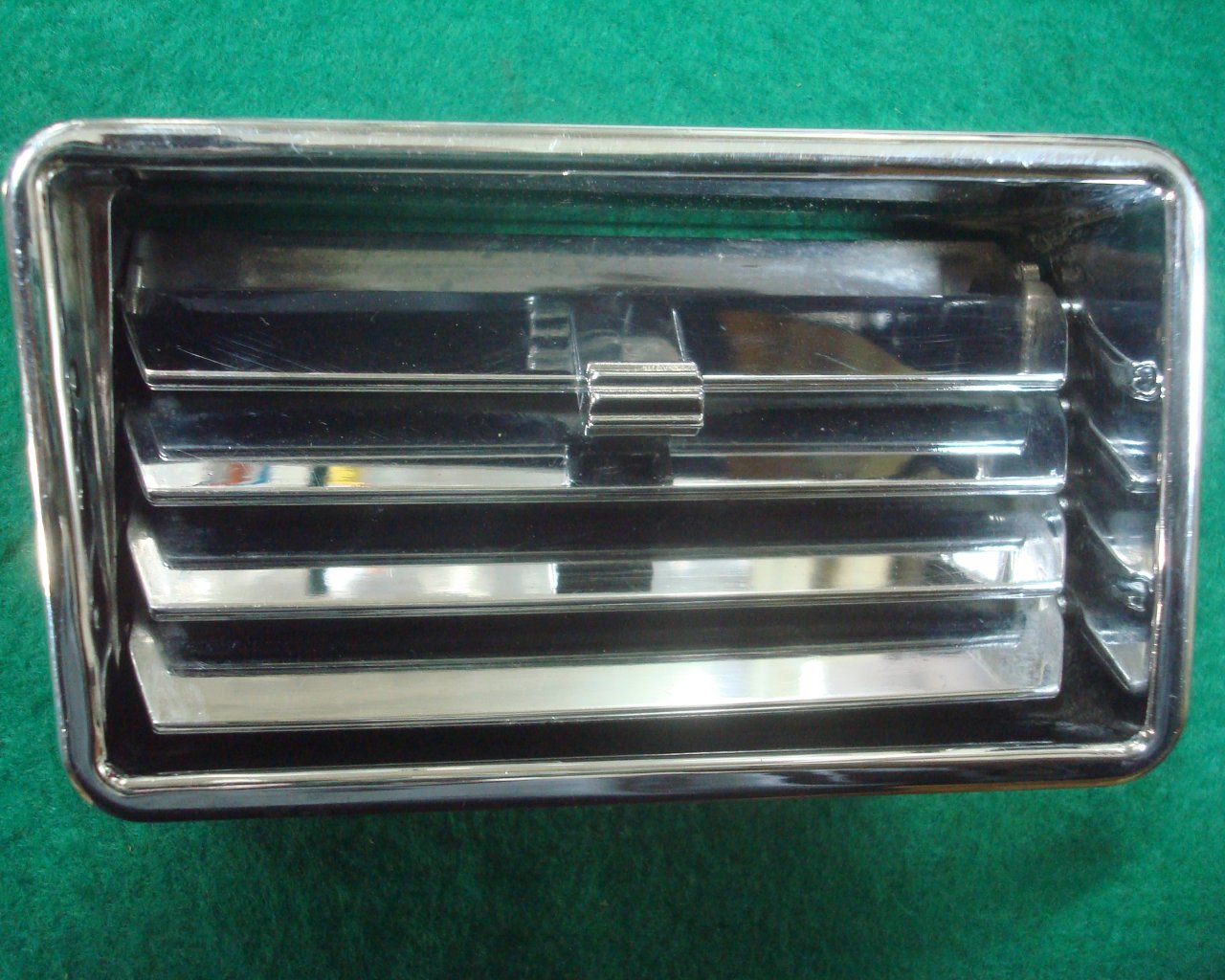 Goldwing GL1800 01 to 10 Chrome vent, RIGHT HAND Add-on