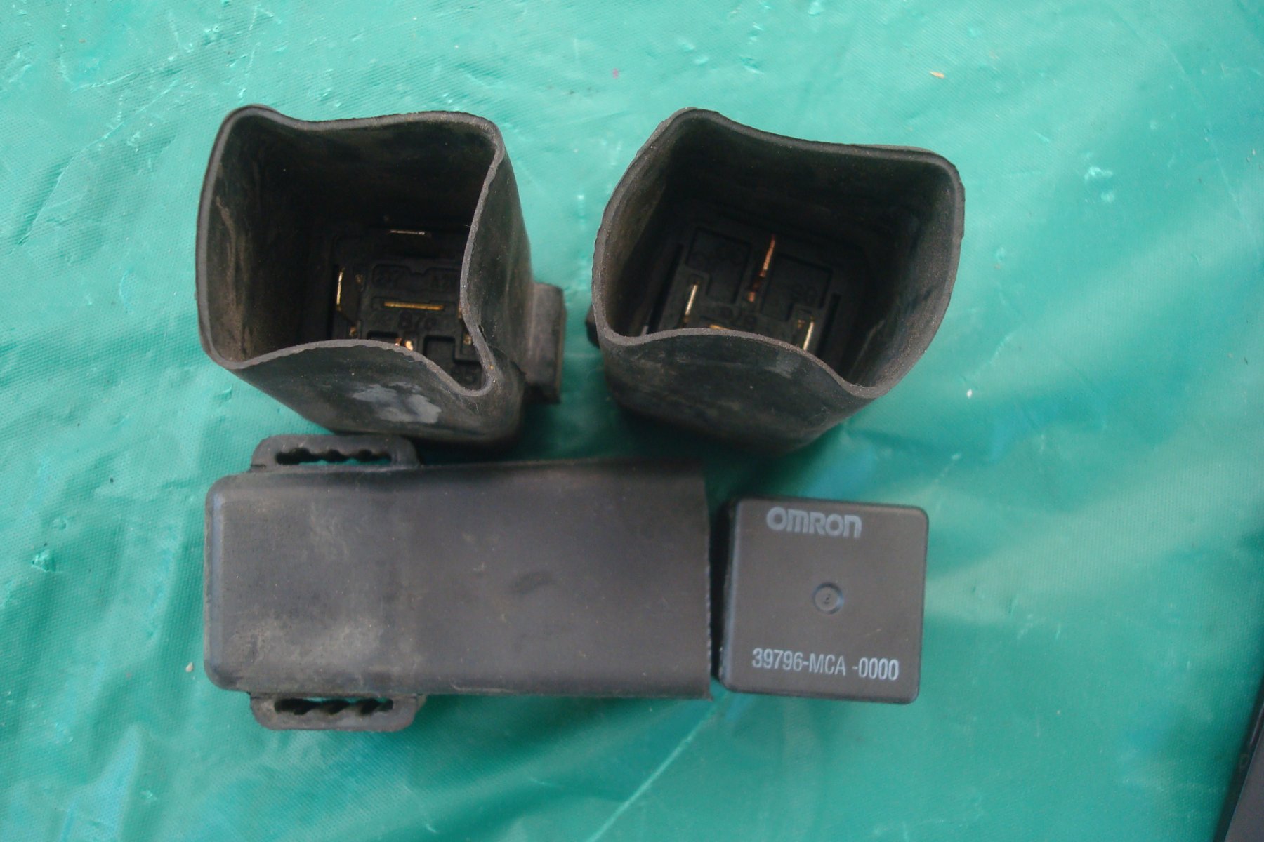 Goldwing GL1800 01 to 17 Relay SET of 3 in boots Reverse